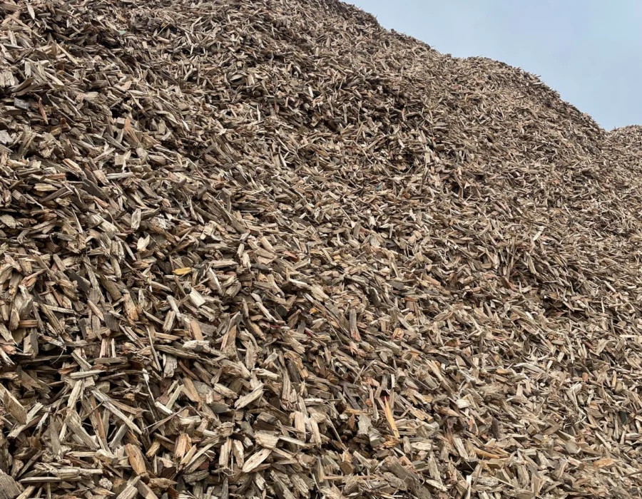 Stock de broyat de bois prêt à expédier